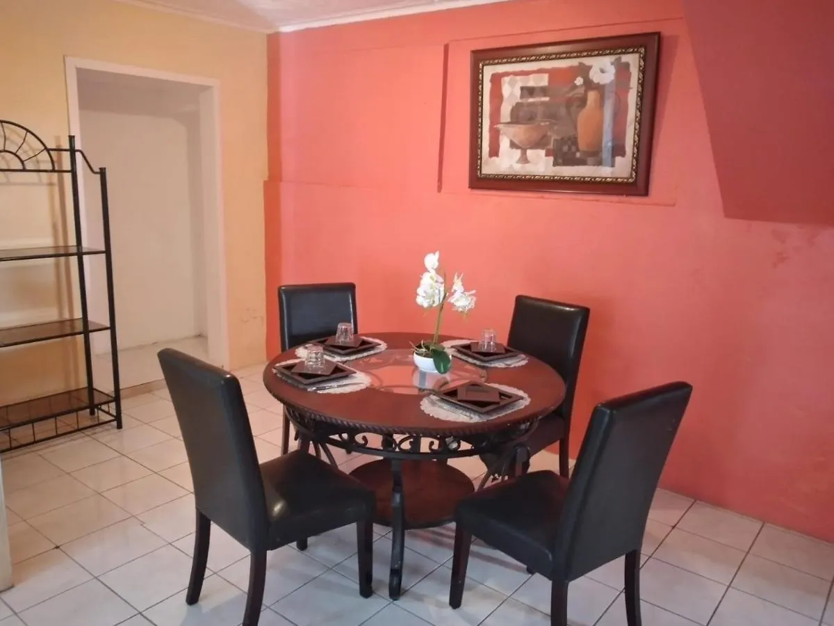 Ashlyn Studios Chocolate Kingston Apartman